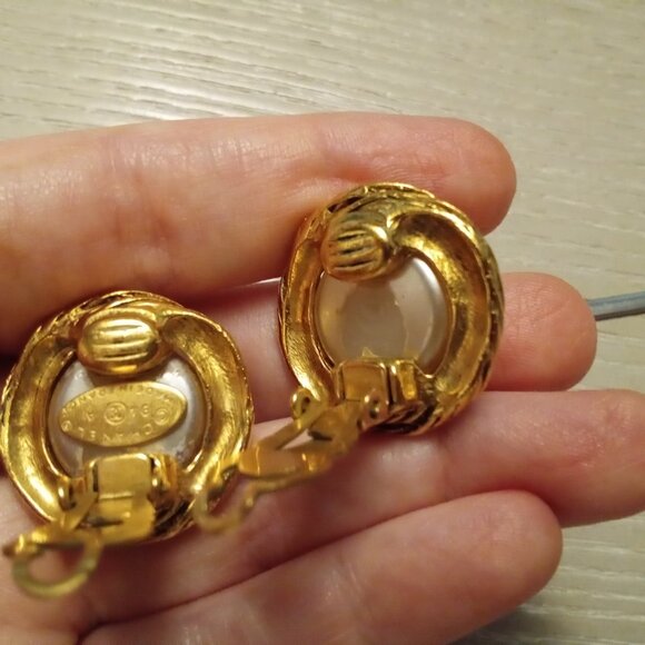 Chanel Vintage Interlocking CC Faux-Pearl Gold Clip On Earrings - Picture 12 of 17